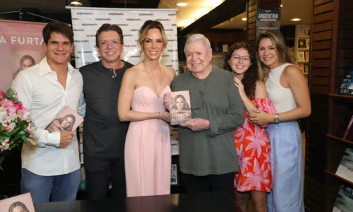 
				
					Fátima Bernardes prestigia lançamento de livro de Ana Furtado; FOTOS
				
				