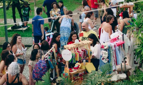 
				
					Feira Criativa 'BaZa RoZê' reúne arte e empreendedorismo em Salvador
				
				