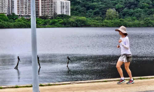 
				
					Fernanda Torres faz corrida com look inusitado no Rio de Janeiro
				
				