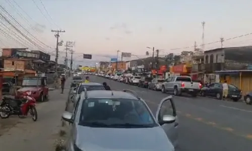 
				
					Ferry tem fila de carros em Bom Despacho e tempo de espera passa de 2h
				
				