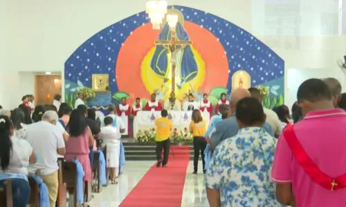 
				
					Fiéis prestam homenagens à Nossa Senhora Aparecida na Bahia
				
				