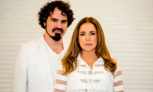 
				
					Filho de Daniela Mercury assume sobrenome da mãe aos 38 anos
				
				