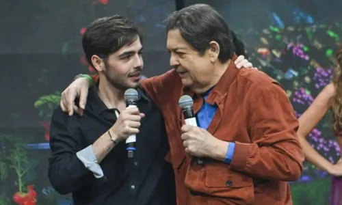 
				
					Filho de Faustão desabafa após fake news sobre saúde do apresentador
				
				