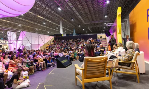 
				
					Fotos: veja como foi o 1º dia da Bienal do Livro no Rio de Janeiro
				
				