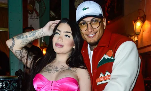 
				
					Grávida, MC Mirella troca beijos com Dynho Alves em gravação; FOTOS
				
				