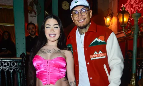 
				
					Grávida, MC Mirella troca beijos com Dynho Alves em gravação; FOTOS
				
				