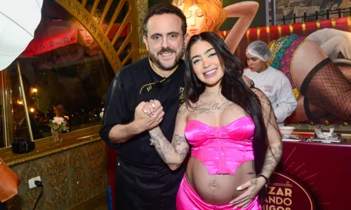 
				
					Grávida, MC Mirella troca beijos com Dynho Alves em gravação; FOTOS
				
				