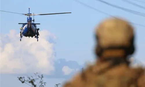 
				
					Helicóptero do GRAER da PM presta apoio para as equipes terrestres
				
				