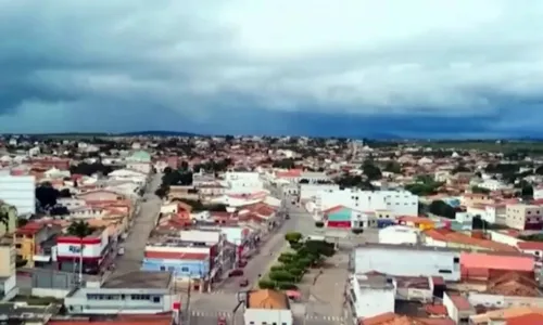 
				
					Homem é preso suspeito de atirar no rosto da ex-companheira na Bahia
				
				