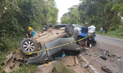 
				
					Homem morre após carro bater de frente com outro na BR-101 na BA
				
				