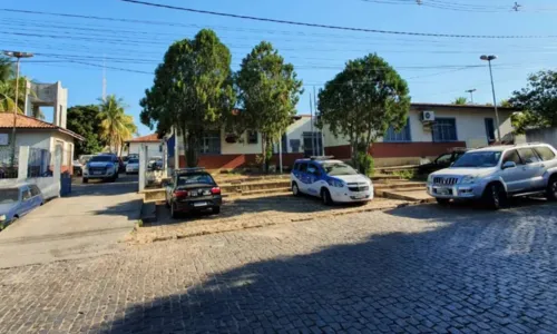 
				
					Homem morre e quatro pessoas ficam feridas após atropelamento na Bahia
				
				