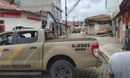 
				
					Homem tem surto e tenta explodir imóvel em centro comercial na Bahia
				
				