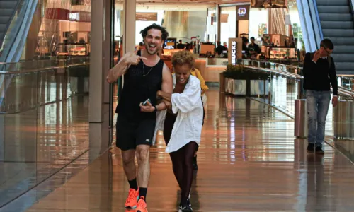 
				
					Igor Rickli e Aline Wirley se divertem durante passeio no RJ
				
				