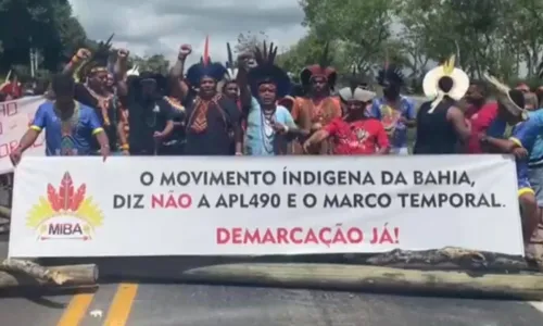 
				
					Indígenas pedem derrubada do Marco Temporal em protesto na Bahia
				
				