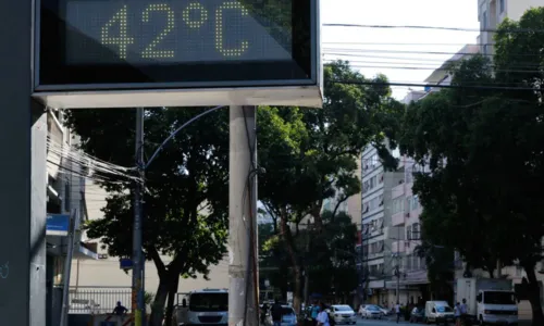 
				
					Inmet alerta para onda de calor que vai atingir Bahia e outros estados
				
				