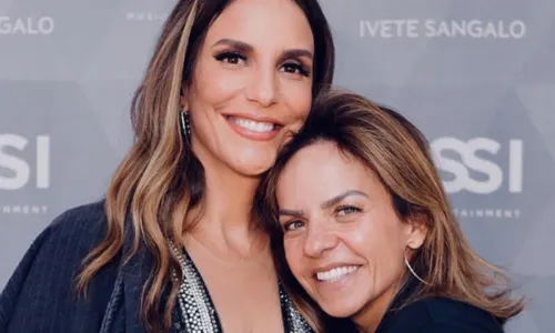 
				
					Ivete Sangalo chora ao exaltar irmã: 'Sempre minha protetora'
				
				