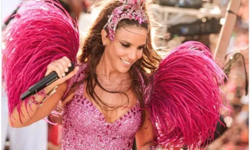 
				
					Ivete Sangalo elege os três melhores looks dos 30 anos de carreira
				
				