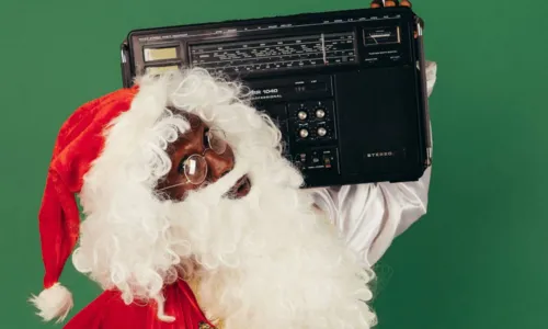 
				
					Já é Natal na GFM: entre no clima com músicas da playlist da rádio
				
				