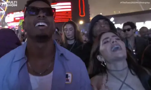 
				
					Jade Picon e Paulo André curtem show de Ne-Yo juntinhos e animam fãs; assista
				
				