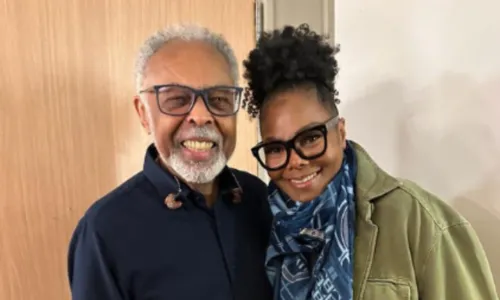 
				
					Janet Jackson tieta Gilberto Gil durante show em Londres
				
				