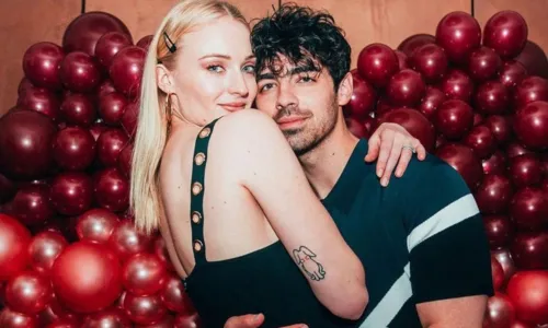 
				
					Joe Jonas confirma fim de casamento com estrela de Game of Thrones
				
				