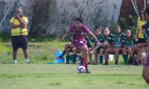 
				
					Jogadora de futebol é encontrada morta dentro de piscina na BA
				
				