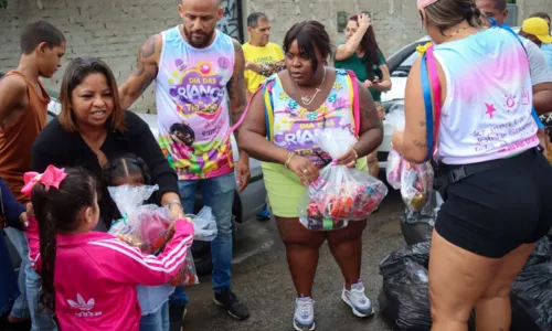 
				
					Jojo Todynho faz entrega de brinquedos para crianças no Rio; FOTOS
				
				