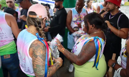 
				
					Jojo Todynho faz entrega de brinquedos para crianças no Rio; FOTOS
				
				