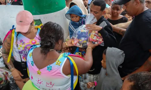 
				
					Jojo Todynho faz entrega de brinquedos para crianças no Rio; FOTOS
				
				