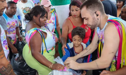 
				
					Jojo Todynho faz entrega de brinquedos para crianças no Rio; FOTOS
				
				