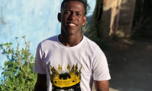 
				
					Jovem morto após ser baleado dentro de carro em Itapuã é identificado
				
				