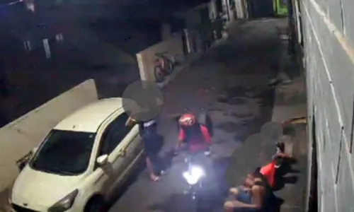 
				
					Jovens são assaltados na porta de casa na Ribeira; veja vídeo
				
				