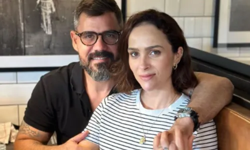 
				
					Juliano Cazarré e esposa anunciam gravidez de sexto filho: 'A vida quer viver'
				
				