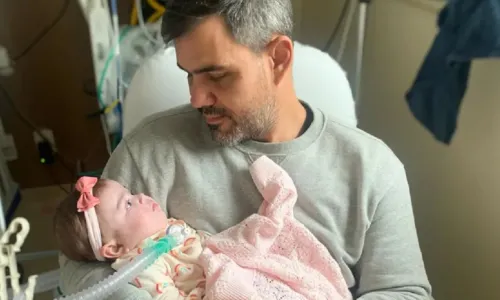 
				
					Juliano Cazarré fala sobre saúde da filha: 'Foi ressuscitada'
				
				
