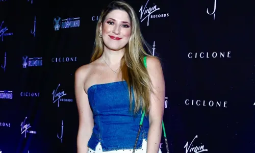 
				
					Juliette recebe famosos em lançamento do novo disco; FOTOS
				
				