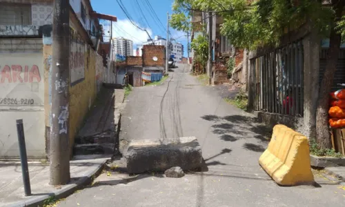 
				
					Ladeira em Matatu segue interditada mais de um ano após deslizamento
				
				