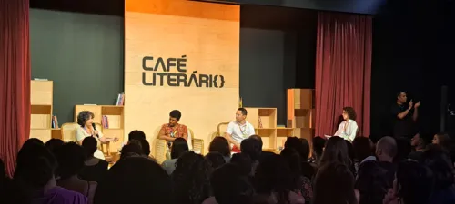 
				
					Lázaro Ramos, Aldri Anunciação e Itamar Vieira: os baianos na Bienal
				
				