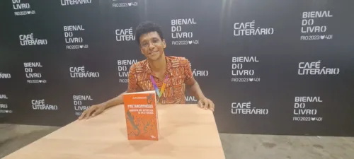 
				
					Lázaro Ramos, Aldri Anunciação e Itamar Vieira: os baianos na Bienal
				
				