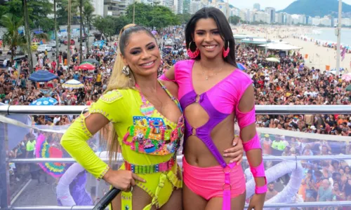 
				
					Lexa beija muito durante a 28ª Parada do Orgulho LGBTI+ no Rio
				
				