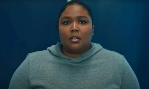 
				
					Lizzo se defende após acusações de assédio e gordofobia: 'Estou ferida'
				
				