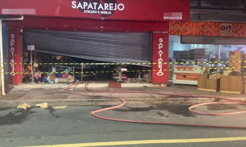 
				
					Loja de sapatos pega fogo na Barroquinha, em Salvador
				
				