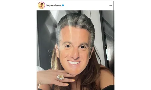 
				
					Luciano Huck recebe surpresa de aniversário da família no 'Domingão'
				
				