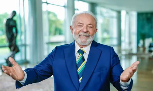 
				
					Lula passa por cirurgia no quadril e se recupera bem em Brasília
				
				