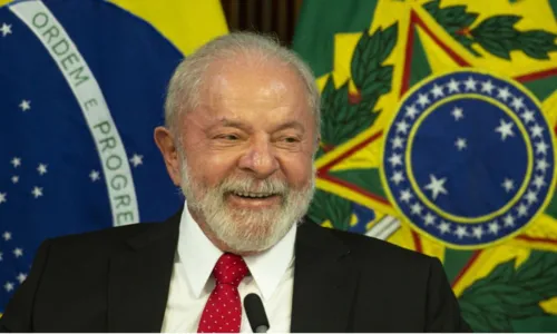 
				
					Lula segue internado e com quadro estável após cirurgia no quadril
				
				