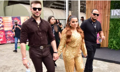 
				
					Maiara e Maraisa surgem com namorados durante show em São Paulo
				
				