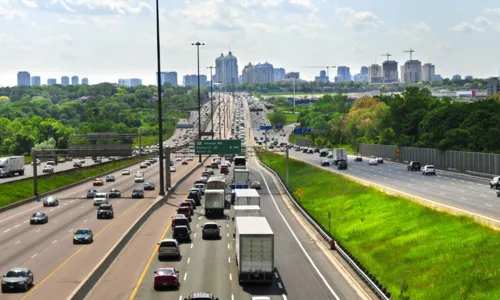 
				
					Mais de 30 pessoas ficam feridas após ônibus cair em vão de viaduto
				
				