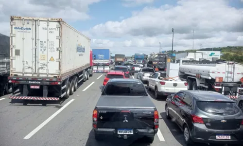 
				
					Manifestação em Amélia Rodrigues deixa trânsito lento na BR-324
				
				