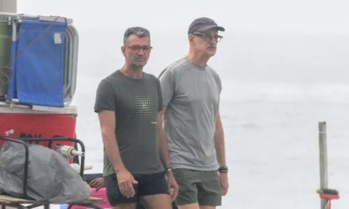 
				
					Marcos Caruso faz caminhada com marido no Rio de Janeiro
				
				