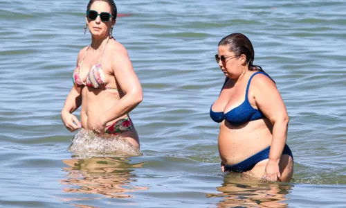 
				
					Mariana Xavier e Dandara Mariana curtem dia de Sol na Bahia; FOTOS
				
				