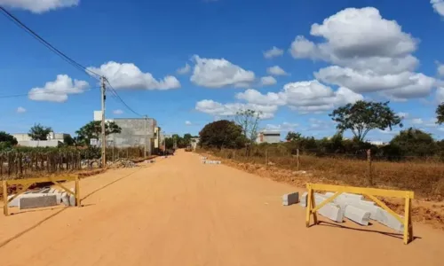 
				
					Moradores relatam paredes rachadas e copos quebrados após tremor de terra na BA
				
				